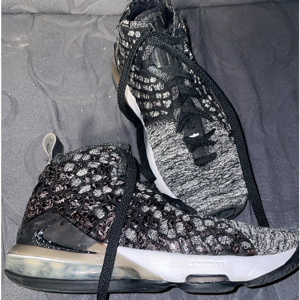 Nike LeBron 17-Black White (GS)